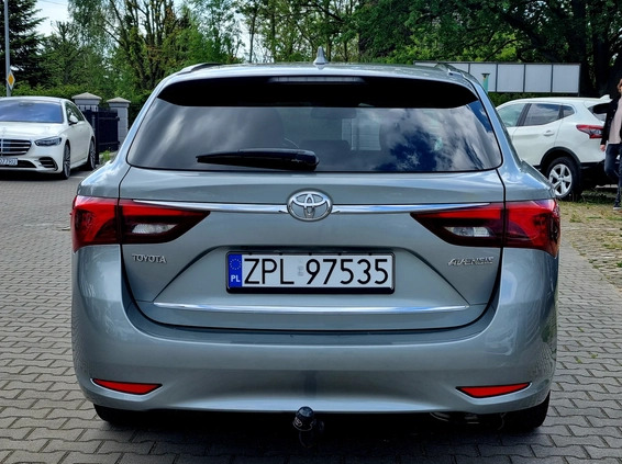 Toyota Avensis cena 59900 przebieg: 190000, rok produkcji 2016 z Drzewica małe 232